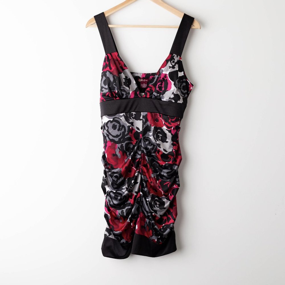 Miss Bison | Floral | Red & Black | Women's | L